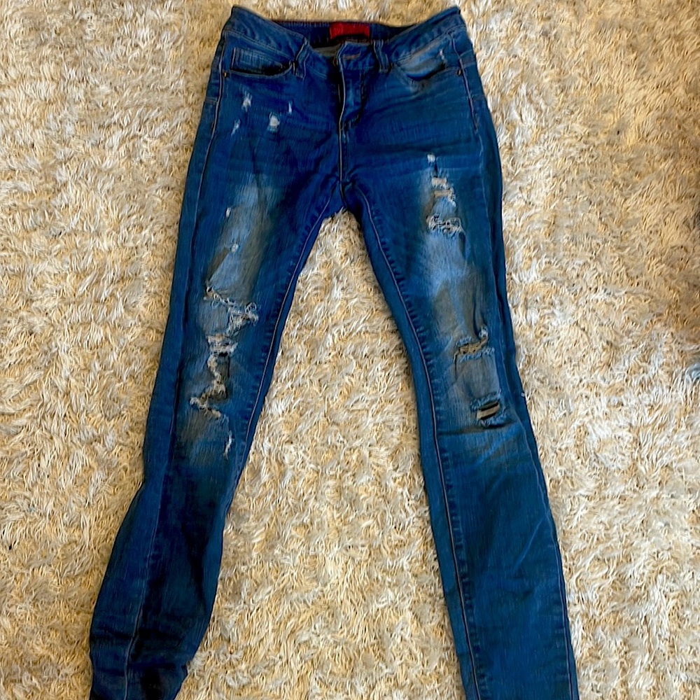 Super cute, BUTT ENHANCING, ripped skinny jeans!!!